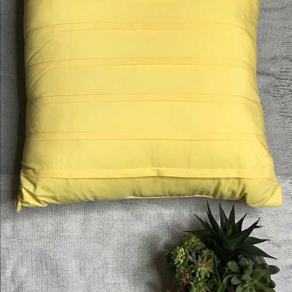 🎉 3 FOR 1 MADISON PARK PILLOWS 🎉 - Picture 2 of 6